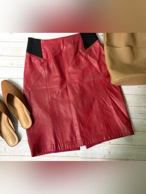 Parallel leather pencil skirt